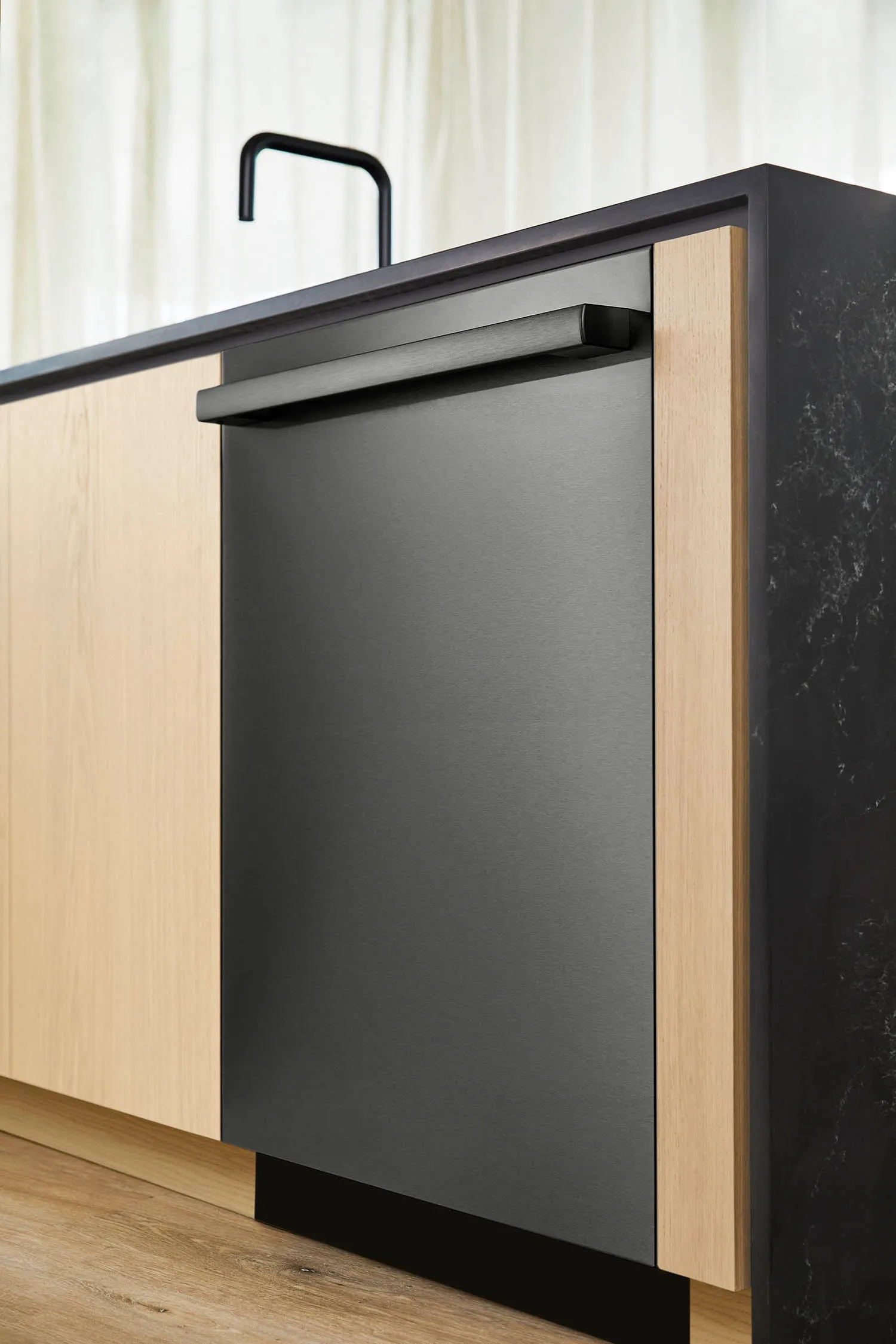 Bosch Black Stainless Steel 24" Smart Dishwasher with Home Connect, Third Rack - SHX78CM4N