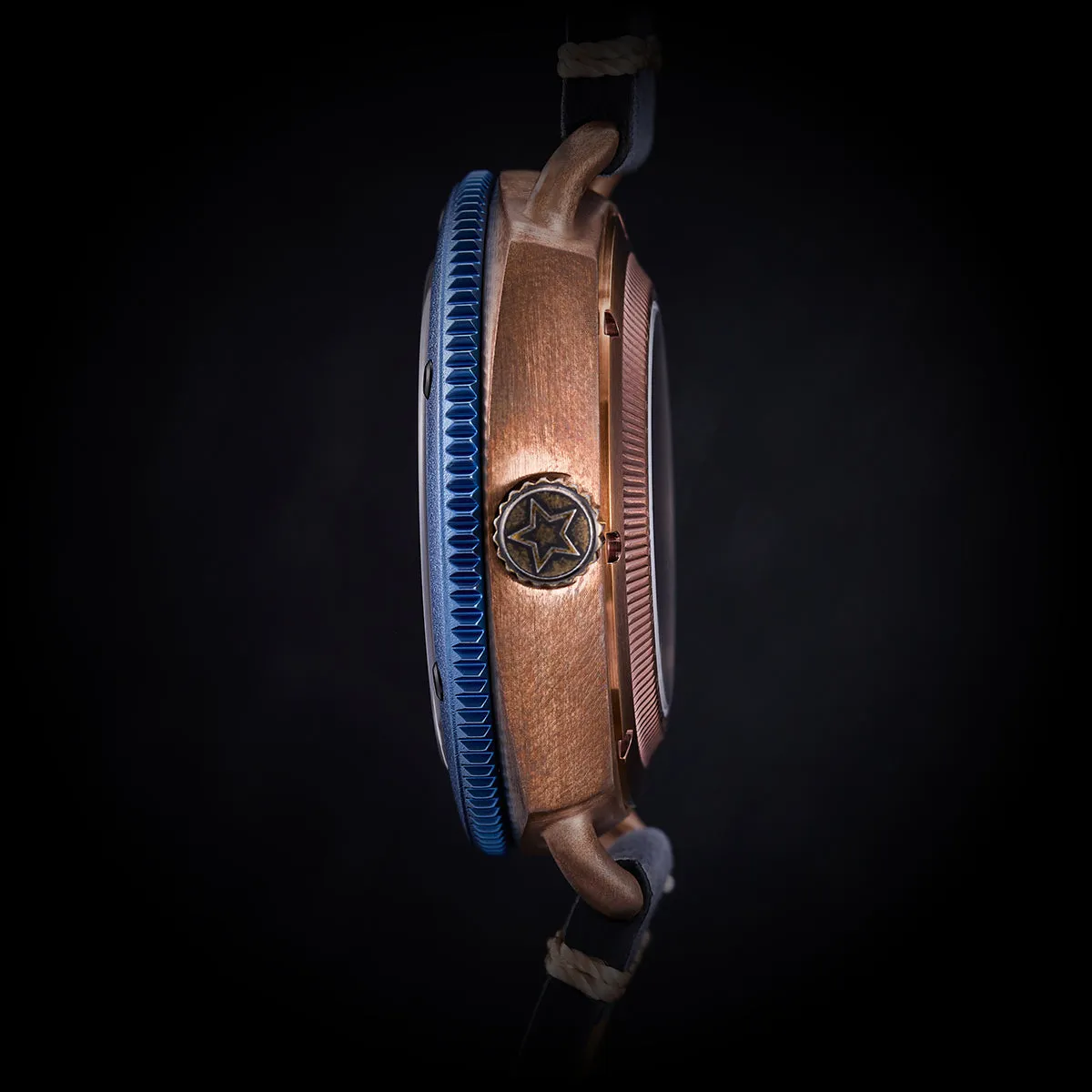 Bronze Defender 200m - Ocean Blue. Black Leather Strap. SG-0609-08