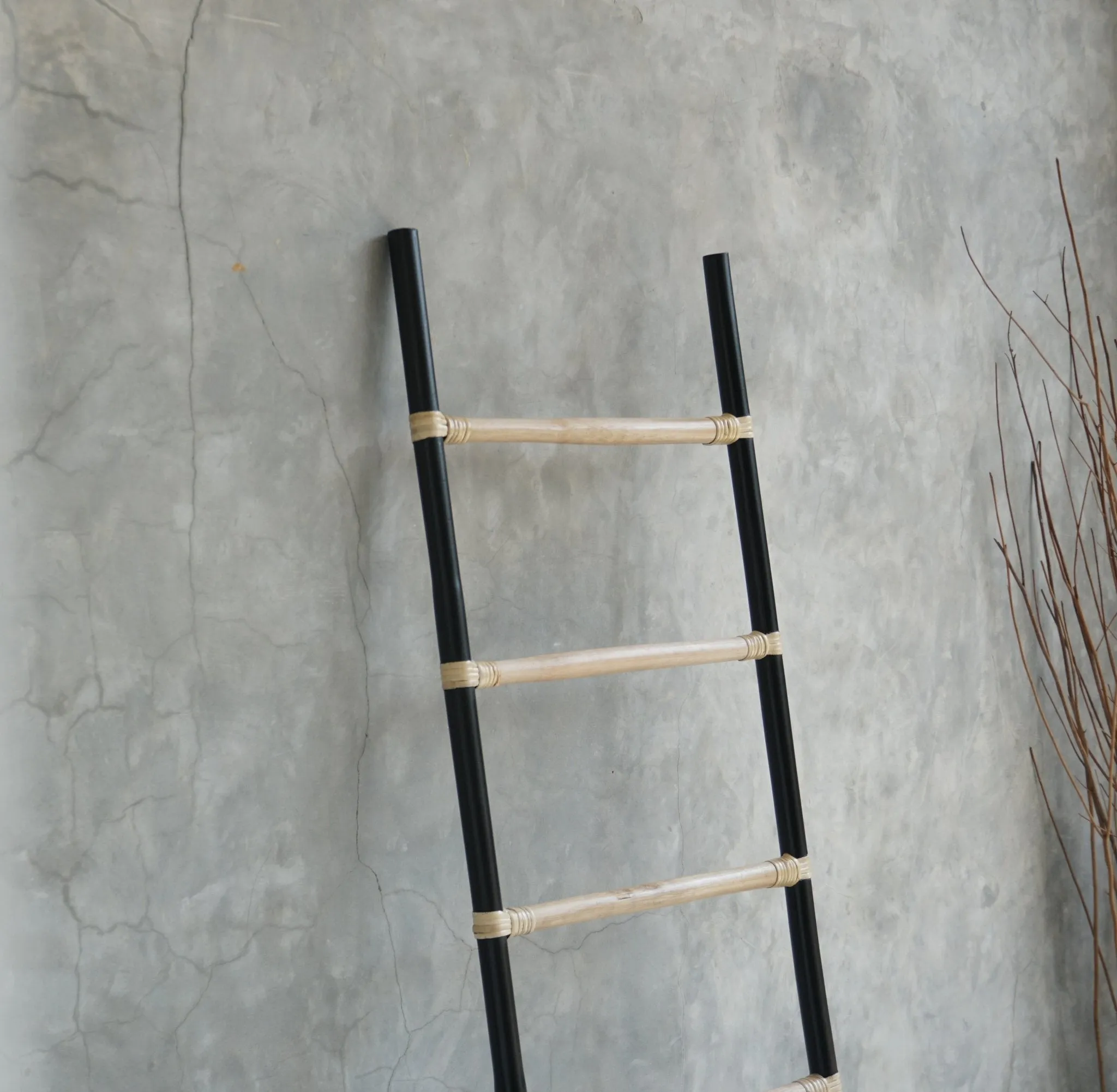 RATTAN DECORATIVE LADDER - BLACK/NATURAL